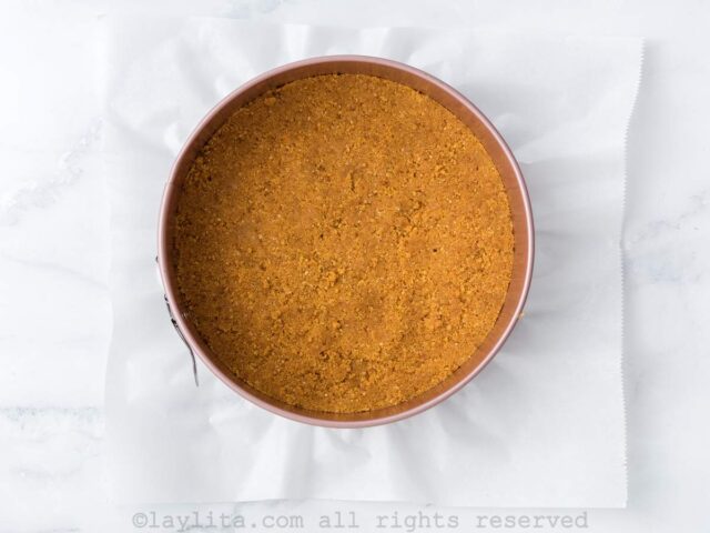 A cake tin with a graham cracker base