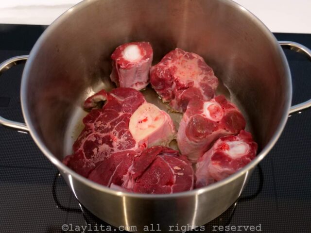 Cooking large chunks of meat in a pot