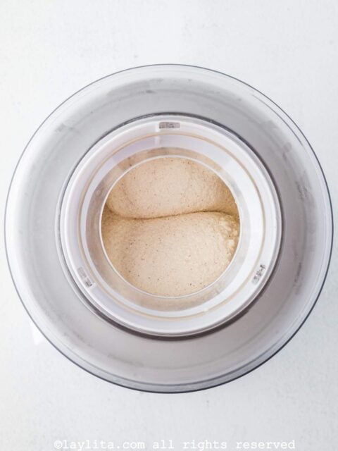 Making cinnamon ice cream in an ice cream maker