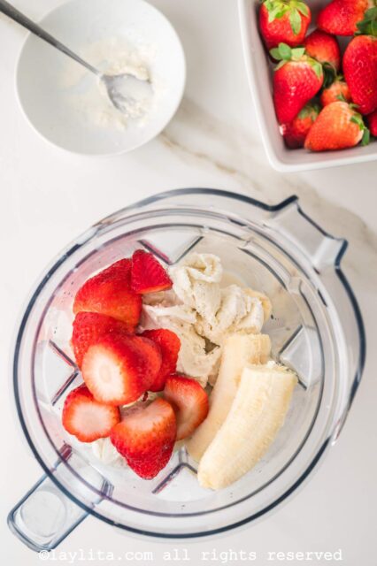 Strawberries, bananas and vanilla ice cream in a blender