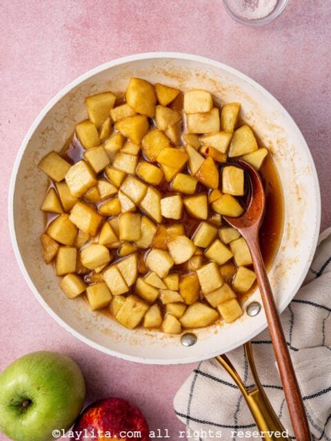 Cinnamon apple pie filling for bread pudding